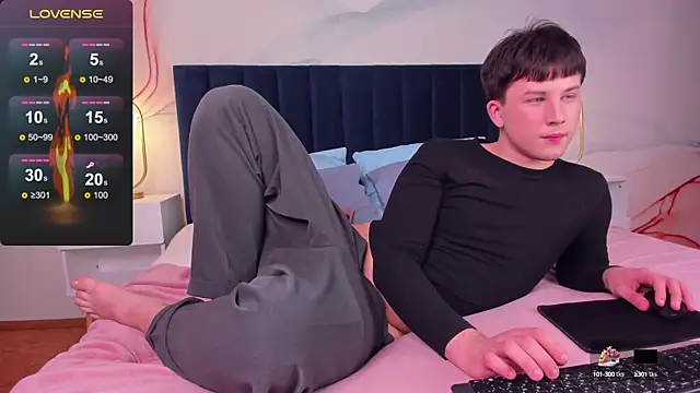 AdrianoAubert online show from September 20, 2025, 10:31 am