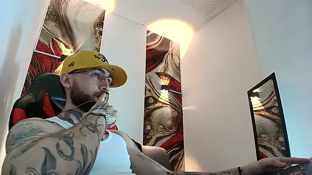 Luke davis01 online show from January 14, 2026, 1:04 pm