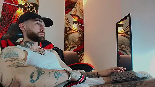 Luke davis01 online show from December 5, 2025, 1:21 pm