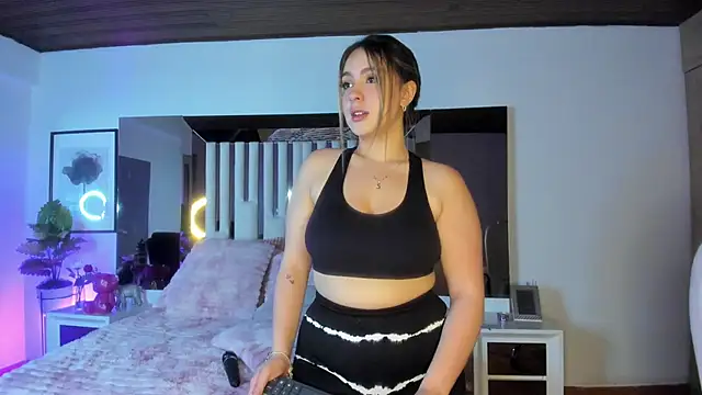 Cloee Rainbow1 online show from October 17, 2025, 11:34 am