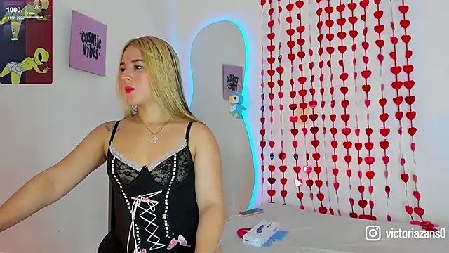 Vickyallien online show from September 22, 2025, 4:02 pm