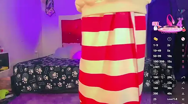 Snapshot of val_princes chatting on March 21, 2025, 7:35 pm val princes online show from March 21, 2025, 7:35 pm