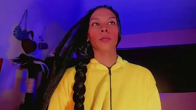 Snapshot of val_princes chatting on October 6, 2025, 12:45 am val princes online show from October 6, 2025, 12:45 am