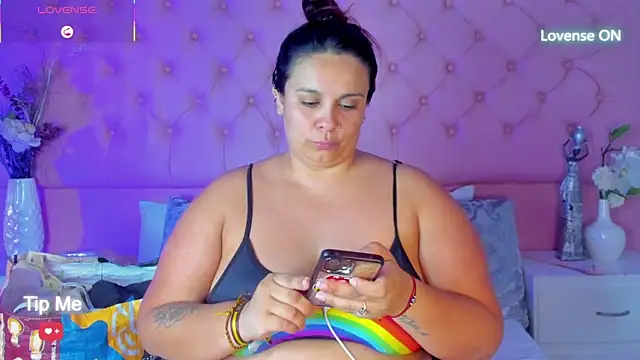 KourtneyEvans online show from September 9, 2025, 7:45 pm