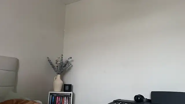 skyejde online show from March 1, 2026, 12:38 pm