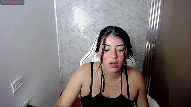 hello kityy25 online show from March 19, 2026, 2:22 am