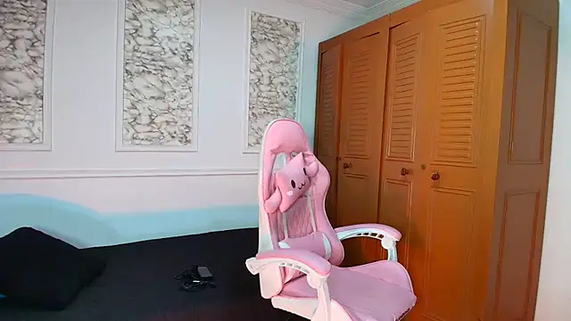 Danella houston online show from December 5, 2025, 5:44 pm