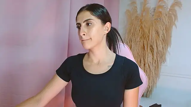 Snapshot of Danella_houston chatting on June 5, 2026, 7:52 pm Danella houston online show from June 5, 2026, 7:52 pm