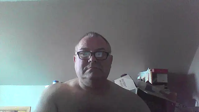 Snapshot of mkestr69 chatting on April 3, 2026, 8:04 pm mkestr69 online show from April 3, 2026, 8:04 pm