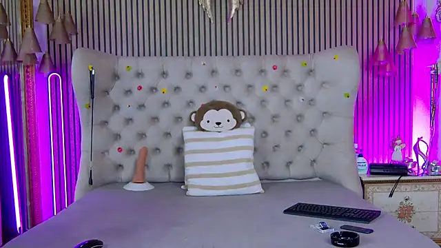 Snapshot of PlayfulShow chatting on February 19, 2026, 12:46 pm PlayfulShow online show from February 19, 2026, 12:46 pm