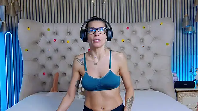 Snapshot of PlayfulShow chatting on February 9, 2026, 8:01 am PlayfulShow online show from February 9, 2026, 8:01 am