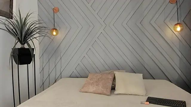 Zoee monroe online show from March 15, 2026, 1:18 pm