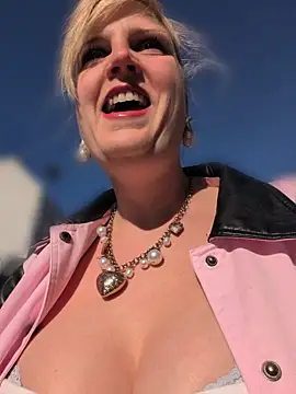 Sexybiene969 online show from April 30, 2026, 3:52 pm