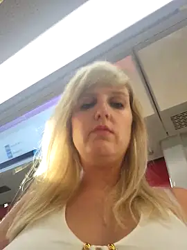 Sexybiene969 online show from September 15, 2025, 4:07 pm