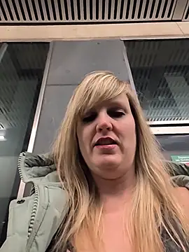 Sexybiene969 online show from January 13, 2026, 5:28 pm