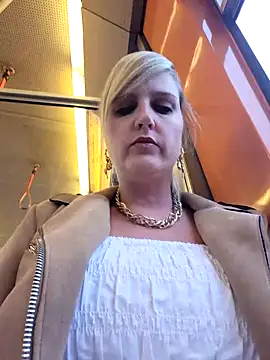 Sexybiene969 online show from September 10, 2025, 3:55 pm