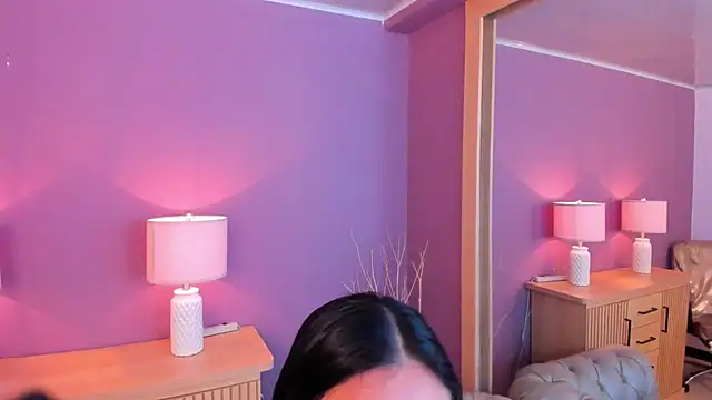 scarlet edwars online show from March 4, 2025, 6:29 pm