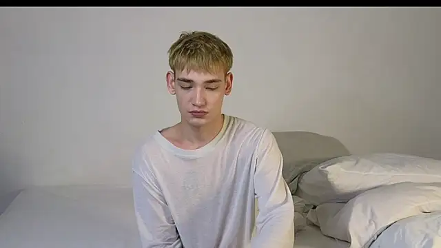 Snapshot of Julian_wins chatting on February 8, 2026, 11:35 pm Julian wins online show from February 8, 2026, 11:35 pm