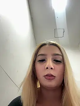 hotamanda01 online show from March 7, 2026, 8:03 pm