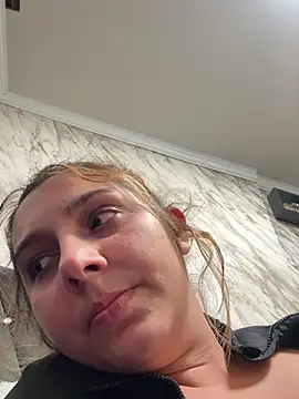 hotamanda01 online show from May 15, 2026, 6:17 pm