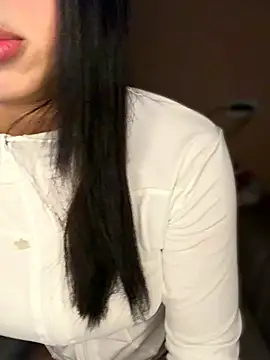 Snapshot of Laura-Khalifa chatting on August 9, 2026, 6:41 am Laura-Khalifa online show from August 9, 2026, 6:41 am