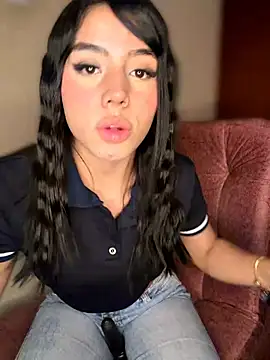 Laura-Khalifa online show from June 12, 2026, 5:16 am