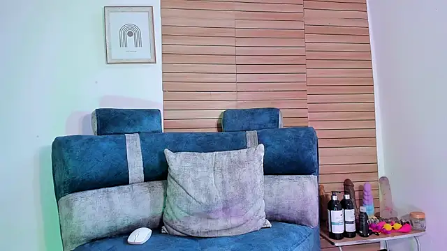 Abbiee 8 online show from November 9, 2025, 4:33 pm