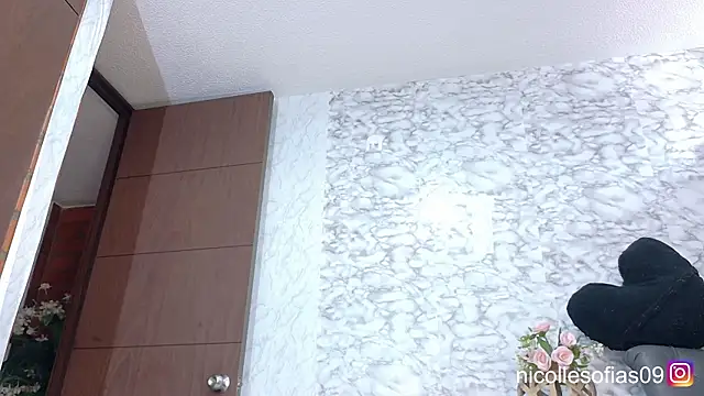nicollesofia2 online show from June 14, 2026, 5:36 pm