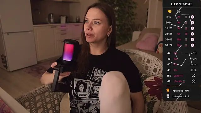 Snapshot of alexa_feels_ chatting on October 5, 2025, 6:53 pm alexa feels online show from October 5, 2025, 6:53 pm