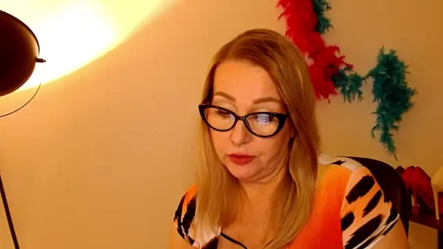 leaxSTAR online show from March 18, 2025, 2:50 pm