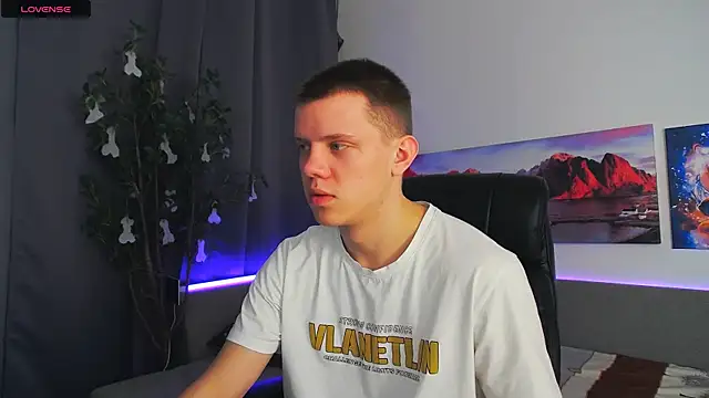 Ryker Seen online show from March 20, 2025, 4:40 am