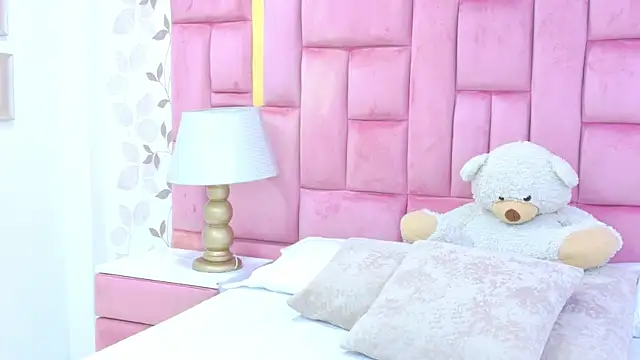 Snapshot of ArianaFranco chatting on July 18, 2026, 12:58 pm ArianaFranco online show from July 18, 2026, 12:58 pm