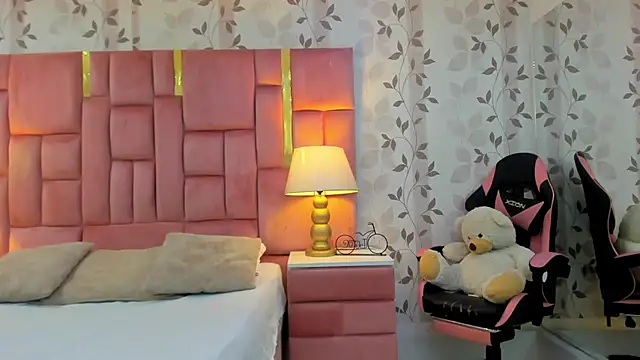 Snapshot of ArianaFranco chatting on March 19, 2026, 1:22 pm ArianaFranco online show from March 19, 2026, 1:22 pm