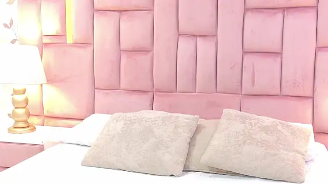 ArianaFranco online show from June 18, 2026, 1:27 pm