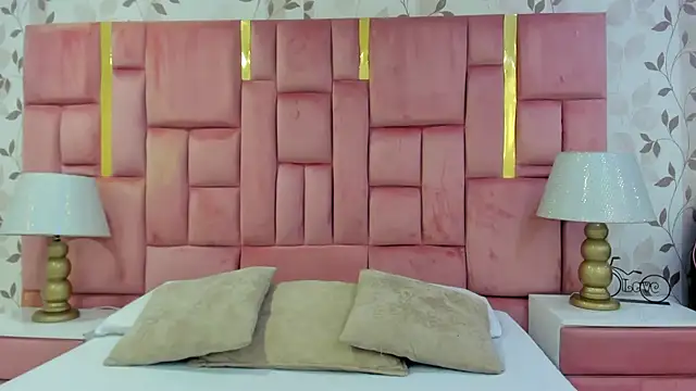 Snapshot of ArianaFranco chatting on March 9, 2026, 1:36 pm ArianaFranco online show from March 9, 2026, 1:36 pm