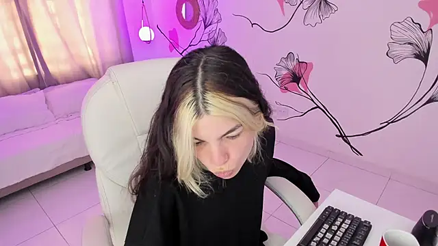 Isabela Fiorelli online show from September 28, 2025, 11:50 am