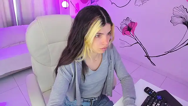 Isabela Fiorelli online show from November 27, 2025, 1:22 pm