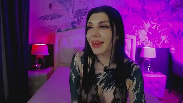 MaeveMoon online show from May 7, 2026, 9:40 pm