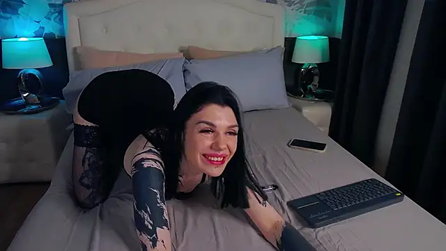 MaeveMoon online show from October 13, 2025, 6:09 pm