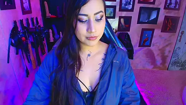 cherryy bombshelll online show from February 7, 2026, 6:27 pm