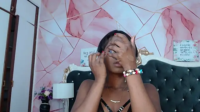 LindaBird online show from September 22, 2025, 8:04 pm