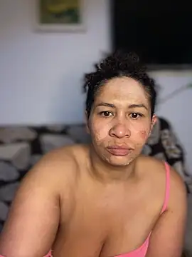 Snapshot of Carola-Ross chatting on June 24, 2026, 1:32 pm Carola-Ross online show from June 24, 2026, 1:32 pm