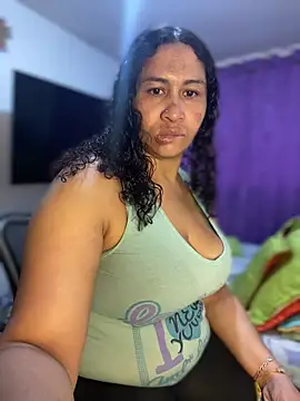 Snapshot of Carola-Ross chatting on May 28, 2026, 1:06 pm Carola-Ross online show from May 28, 2026, 1:06 pm