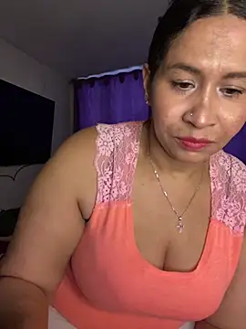 Snapshot of Carola-Ross chatting on May 25, 2026, 2:05 pm Carola-Ross online show from May 25, 2026, 2:05 pm