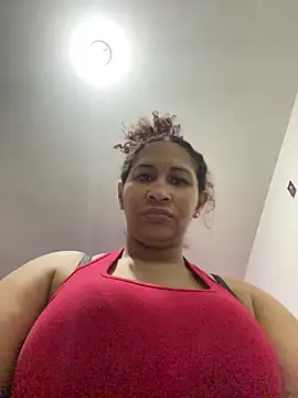 Snapshot of Carola-Ross chatting on May 7, 2026, 5:38 pm Carola-Ross online show from May 7, 2026, 5:38 pm
