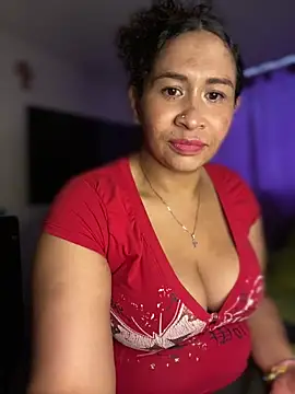 Snapshot of Carola-Ross chatting on May 11, 2026, 4:04 pm Carola-Ross online show from May 11, 2026, 4:04 pm