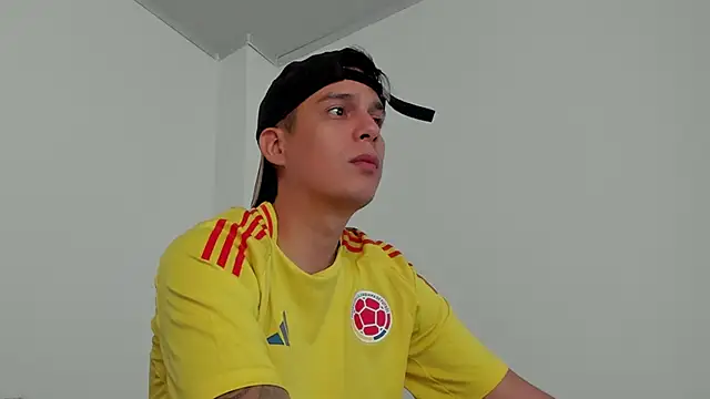 hugosan12 online show from February 18, 2025, 5:20 pm