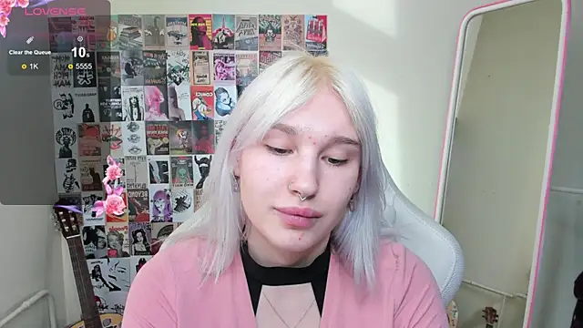 EvelinaLuu online show from April 10, 2026, 2:40 am