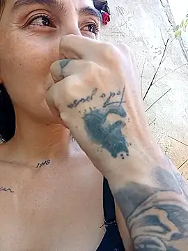 single mother indecent online show from September 22, 2025, 5:19 pm