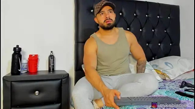 Snapshot of mikeblaree chatting on March 7, 2026, 6:35 pm mikeblaree online show from March 7, 2026, 6:35 pm